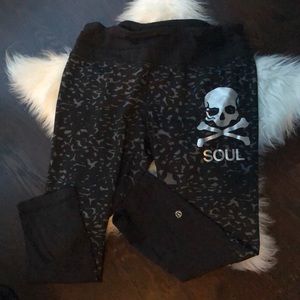 Lululemon x Soul Cycle run inspire crop- black